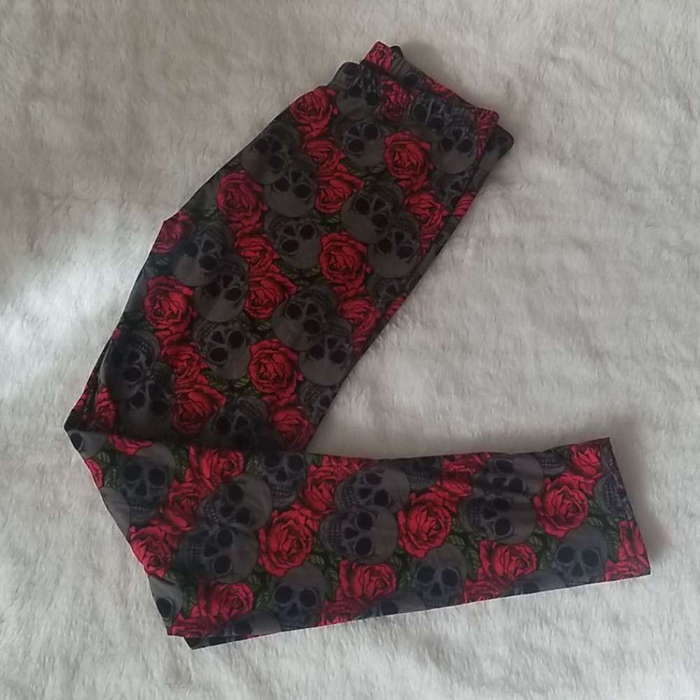 Skull and rose leggings